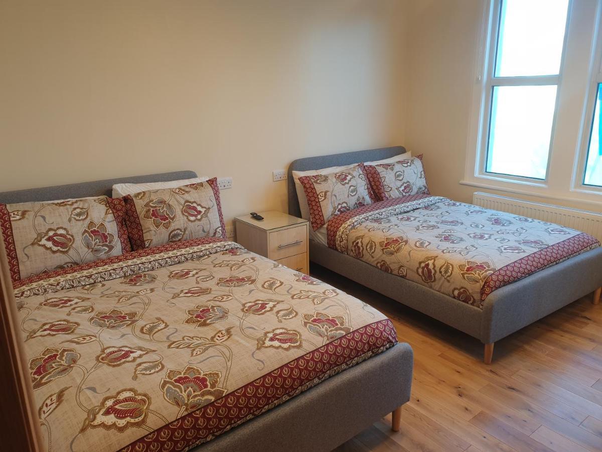 London Luxury Spacious 2 Bedroom Apartment 4 Mins From Ilford Stn. Free Parking Exterior photo