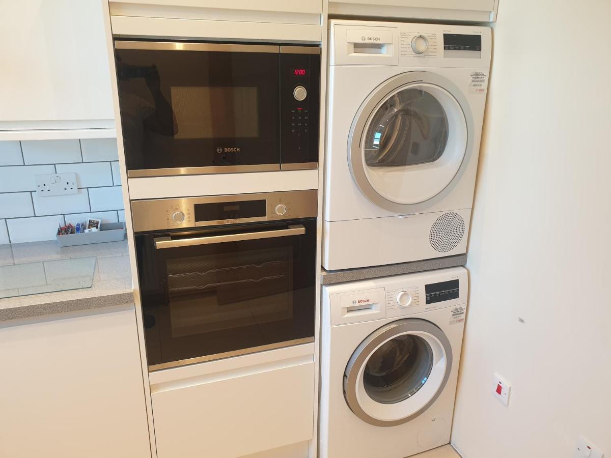London Luxury Spacious 2 Bedroom Apartment 4 Mins From Ilford Stn. Free Parking Exterior photo